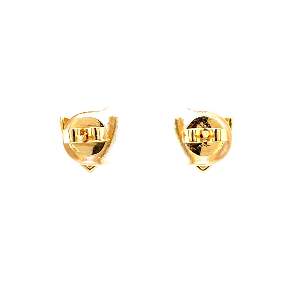 Pressure set with v shape line stud in premium quality diamonds