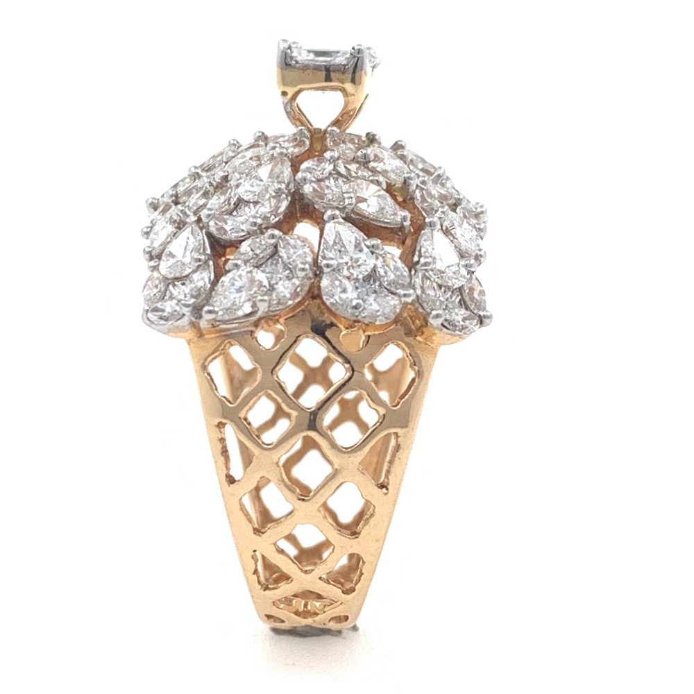 18kt / 750 fancy cocktail solitaire look diamond ring for ladies 8lr60