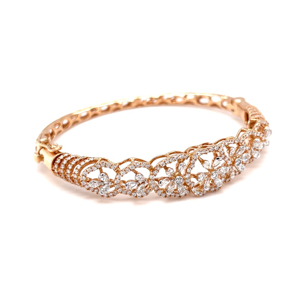 Einzigartig diamond bracelet with pear shape diamonds